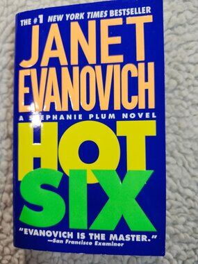 Janet Evanovich Hot Six Paperback 2001 Stephanie Plum Mystery Mass Market Book